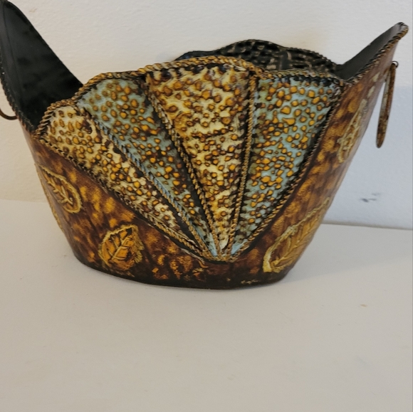 Planter - Picture 2 of 6